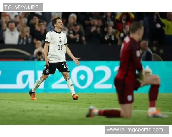 穆西亚拉幽默回应点球问题称落后凯恩不少希望能赶上